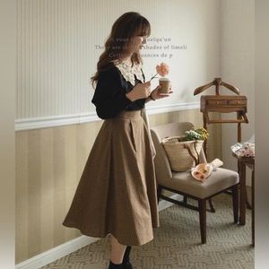 Brand New Korea lace collar Sweatshirt.Black.S-M